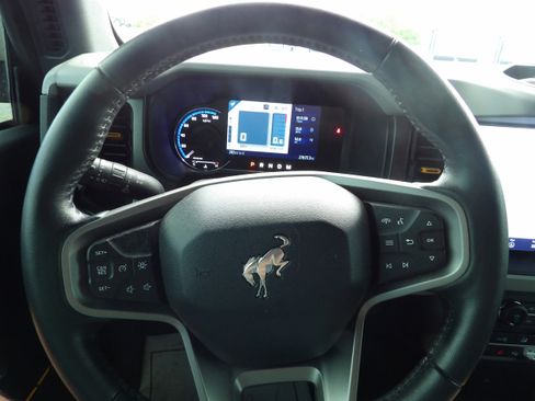 Used 2022 Ford Bronco Badlands image 17