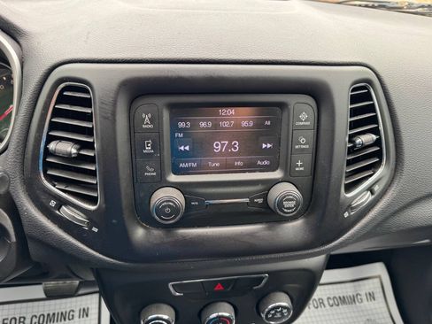 Used 2018 Jeep Compass Latitude AWD/4WD image 21