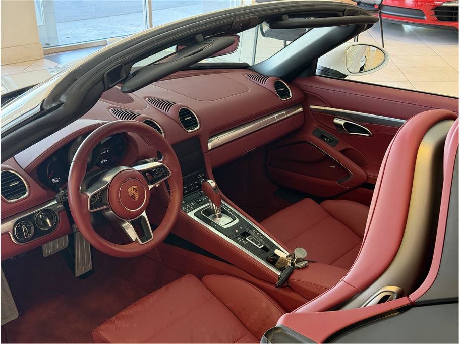 Used 2024 Porsche 718 Boxster S RWD image 21