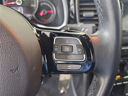 Used 2019 Volkswagen Beetle 2.0T S image 25