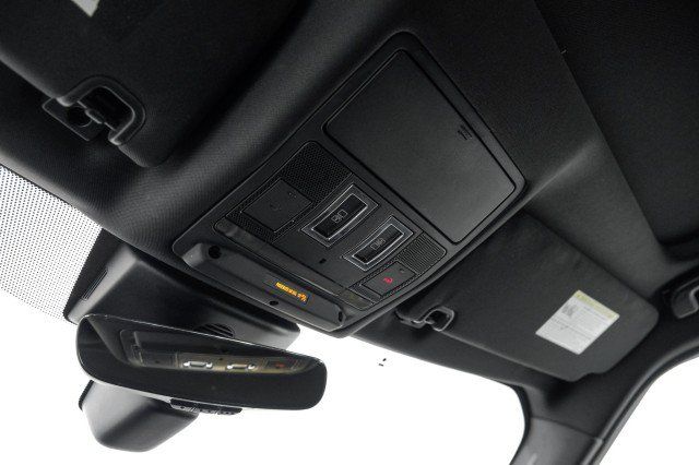Used 2020 Land Rover Discovery Landmark AWD/4WD image 31