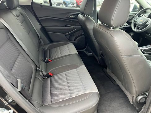 Used 2025 Chevrolet Trax LT FWD image 34