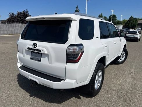 Used 2018 Toyota 4Runner SR5 Premium AWD/4WD image 4