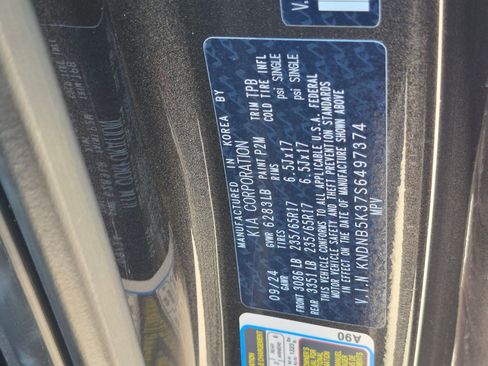 Used 2025 Kia Carnival FWD image 37