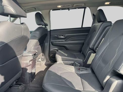 Used 2024 Toyota Grand Highlander Platinum image 16