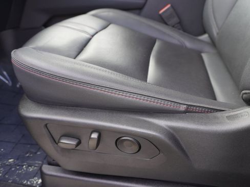 Used 2025 Chevrolet Suburban RST image 13