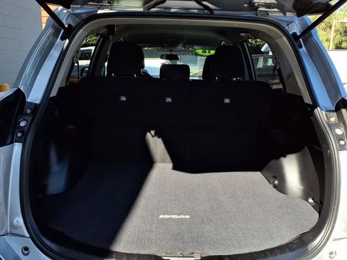 Used 2016 Toyota RAV4 LE image 19