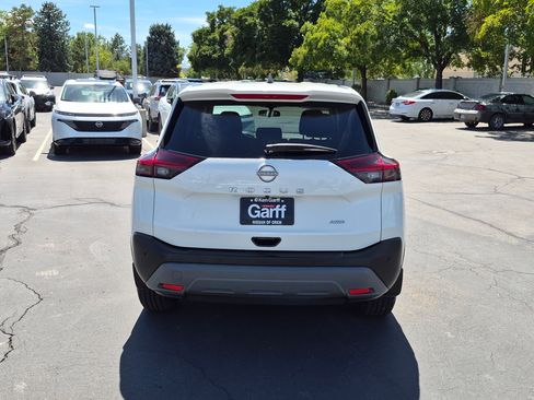 Used 2023 Nissan Rogue S AWD/4WD image 11