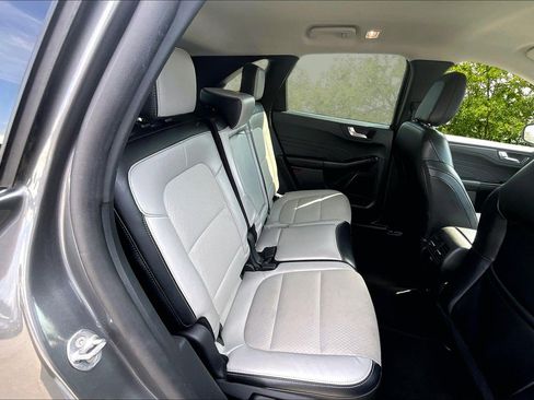Used 2025 Ford Escape SE image 27