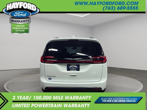 Used 2022 Chrysler Pacifica Touring-L FWD image 4