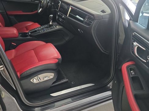 Used 2021 Porsche Macan S AWD/4WD image 3