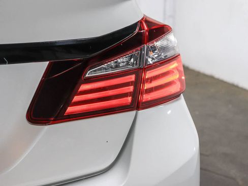 Used 2016 Honda Accord Sport image 11