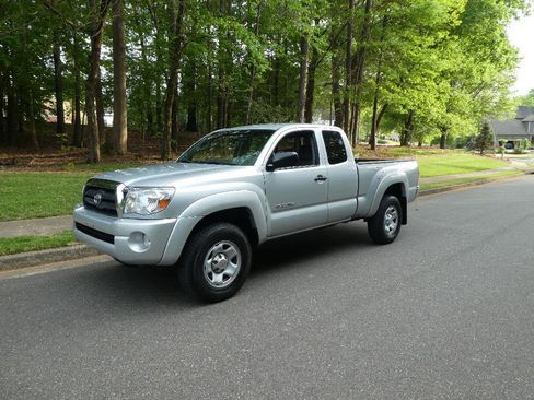 Used 2005 Toyota Tacoma PreRunner image 29
