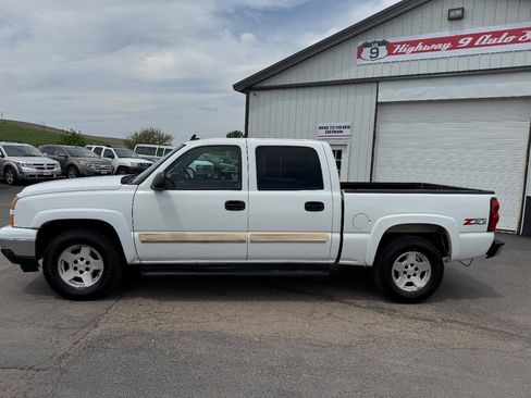 Used 2006 Chevrolet Silverado 1500 LT w/ Light Duty Power Package AWD/4WD image 2