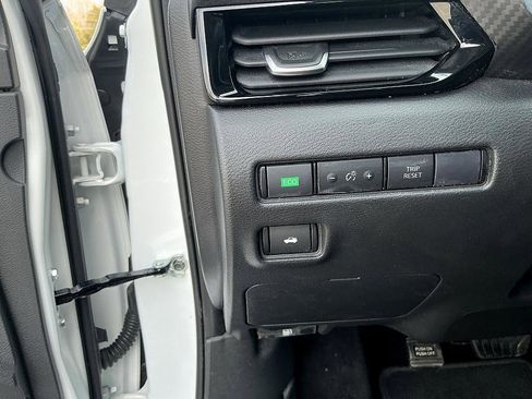 Used 2024 Nissan Sentra SV image 13