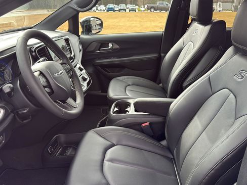 New 2026 Chrysler Pacifica Select w/ S Appearance Package image 15