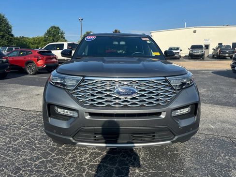 Used 2023 Ford Explorer Platinum w/ Equipment Group 601A AWD/4WD image 2