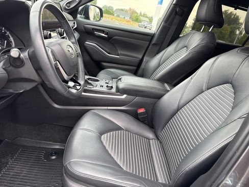 Used 2024 Toyota Highlander XSE AWD/4WD image 28