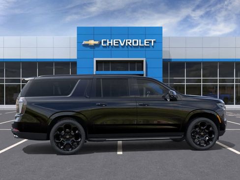 New 2026 Chevrolet Suburban RST image 5