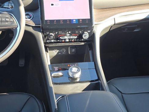 New 2025 Jeep Grand Cherokee Limited image 14