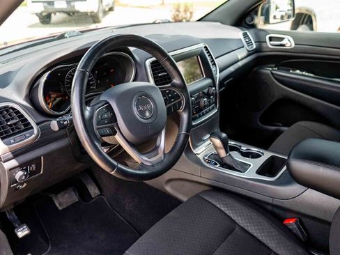 Used 2021 Jeep Grand Cherokee Laredo RWD image 10