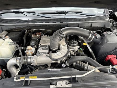 Used 2019 Nissan Titan SL w/ Midnight Edition image 26