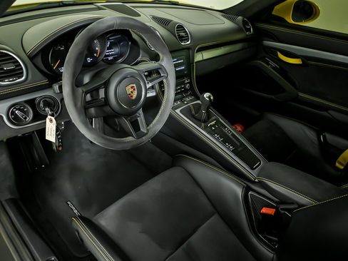 Used 2020 Porsche 718 Cayman GT4 image 19