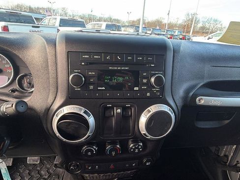 Used 2015 Jeep Wrangler Rubicon image 10