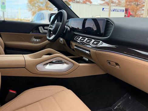 Used 2024 Mercedes-Benz GLS 450 4MATIC w/ AMG Line Exterior image 29