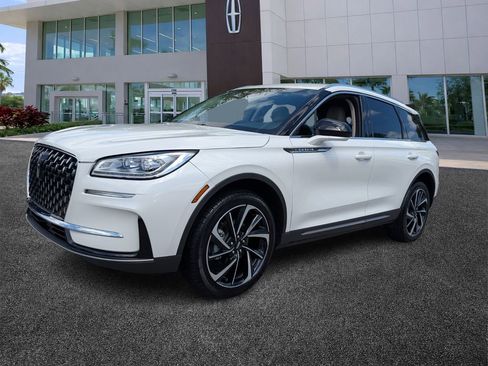 Used 2024 Lincoln Corsair Reserve image 3