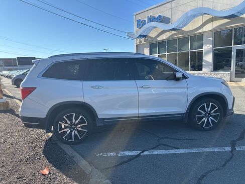 Used 2021 Honda Pilot Touring image 3