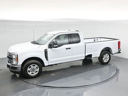 New 2026 Ford F250 XLT w/ F-250 >10K GVWR Package RWD image 34