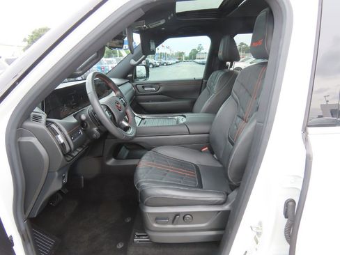 Used 2025 Nissan Armada PRO-4X w/ Pro-4X Premium Package AWD/4WD image 27