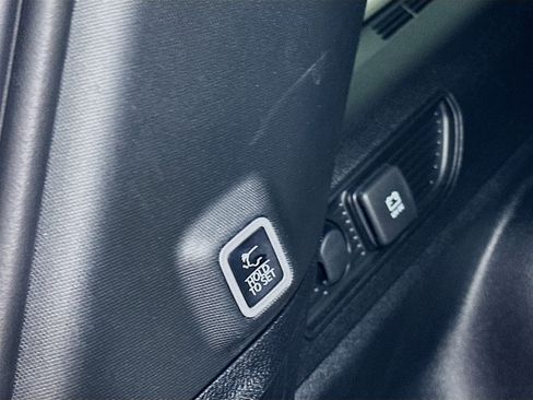 Used 2023 Jeep Grand Cherokee Altitude image 28