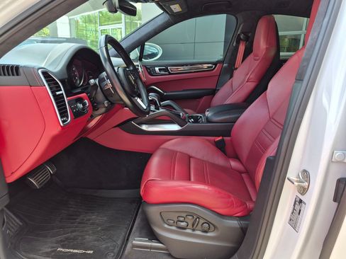Used 2022 Porsche Cayenne Turbo AWD/4WD image 15