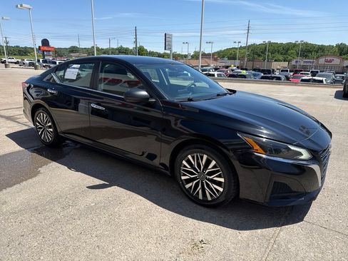 Used 2024 Nissan Altima 2.5 SV FWD image 7