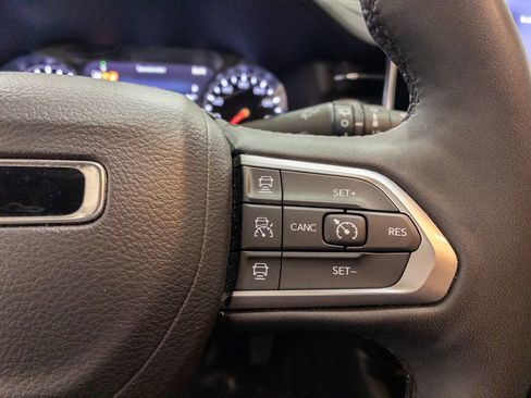 Used 2025 Jeep Compass Limited image 23