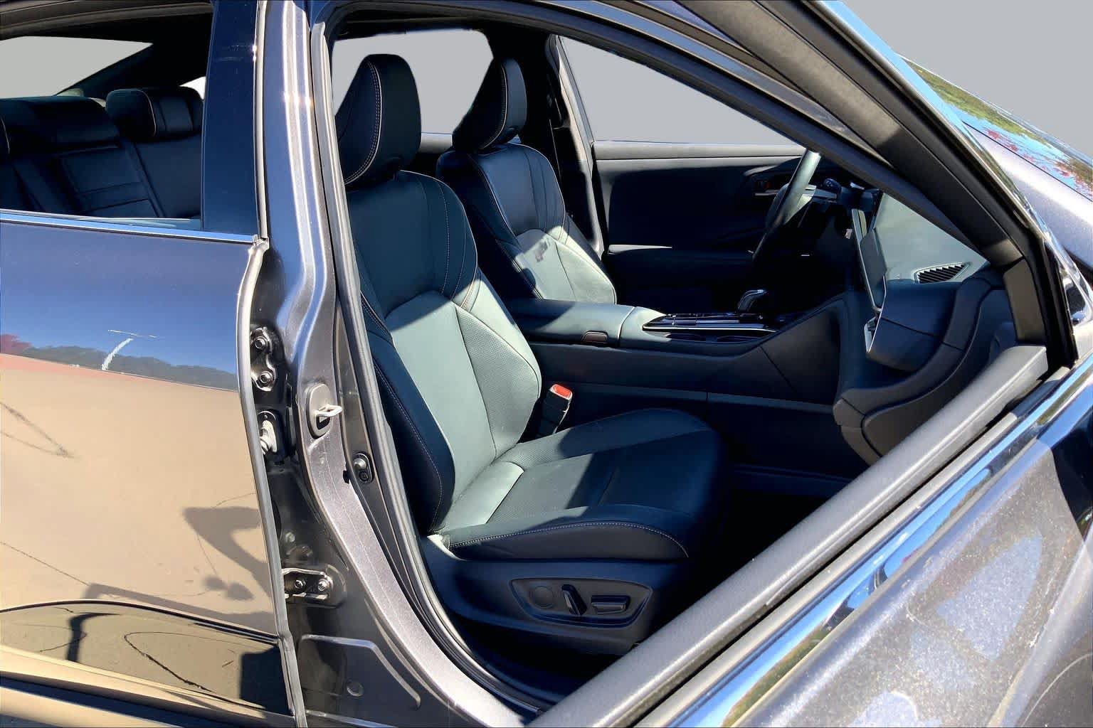 Used 2024 Toyota Crown Platinum AWD/4WD image 9
