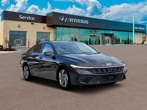 New 2026 Hyundai Elantra Limited FWD image 11