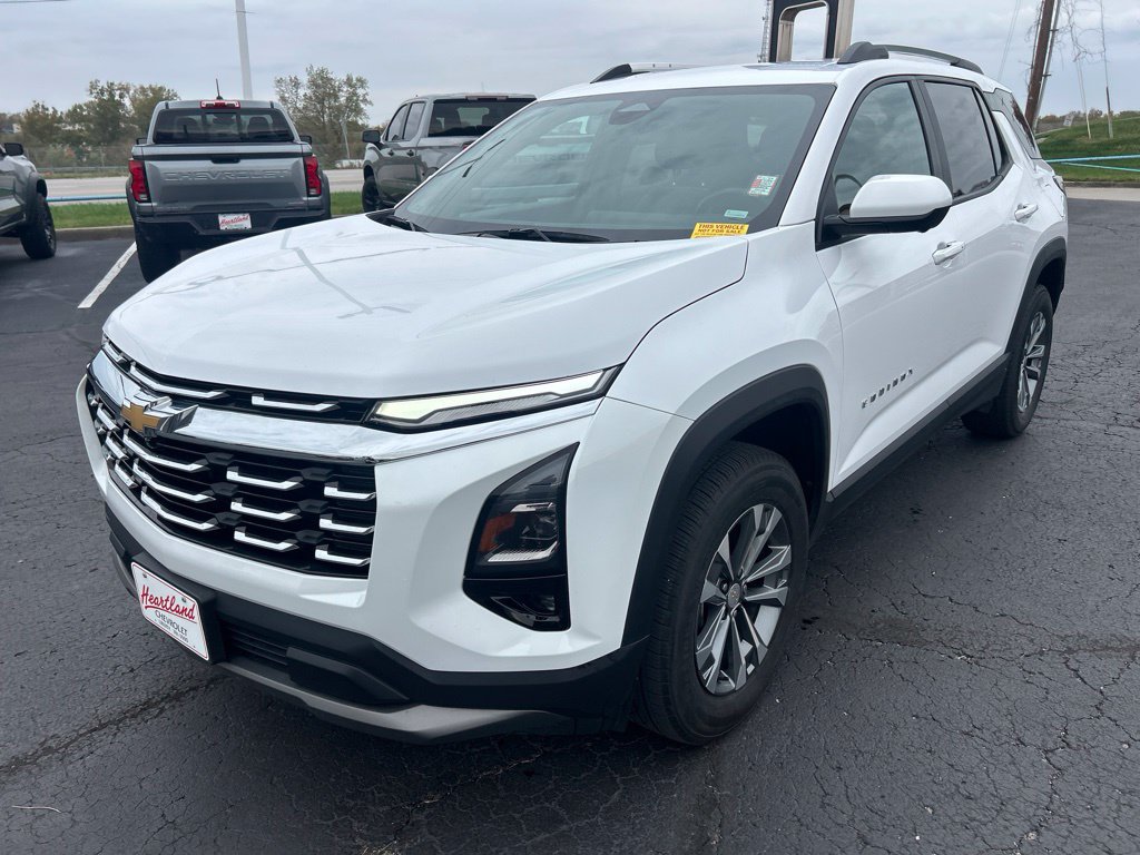 Used 2025 Chevrolet Equinox LT w/ Convenience Package II FWD image 9