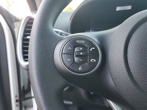 Used 2022 Kia Soul LX image 19