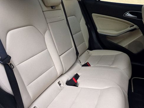 Used 2019 Mercedes-Benz GLA 250 4MATIC image 32