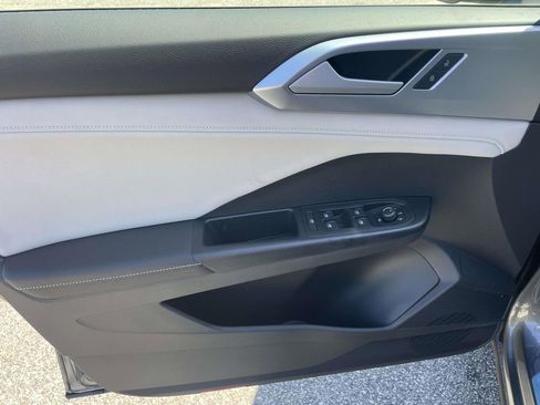 New 2026 Volkswagen Taos SE FWD image 13
