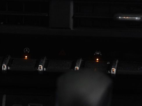 Used 2024 Chevrolet Colorado Trail Boss w/ Technology Package image 29