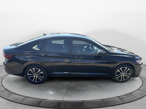 Used 2025 Volkswagen Jetta Sport FWD image 2