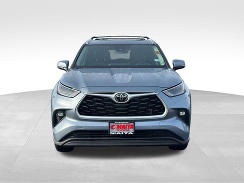 Used 2023 Toyota Highlander XLE image 9