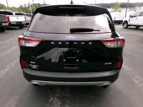 Used 2022 Ford Escape SE w/ Cold Weather Package AWD/4WD image 8