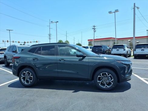 New 2026 Chevrolet Trax LT w/ Sunroof Package FWD image 2