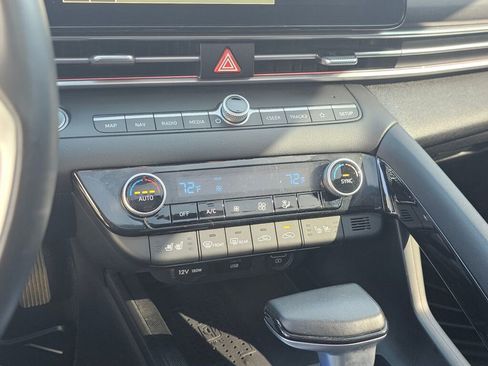 Used 2023 Hyundai Elantra Limited image 34