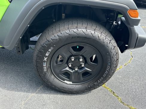 Used 2025 Jeep Wrangler Sport AWD/4WD image 15